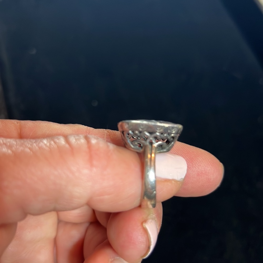 Elegant Silver Leaf Ring - Picture 2 of 4